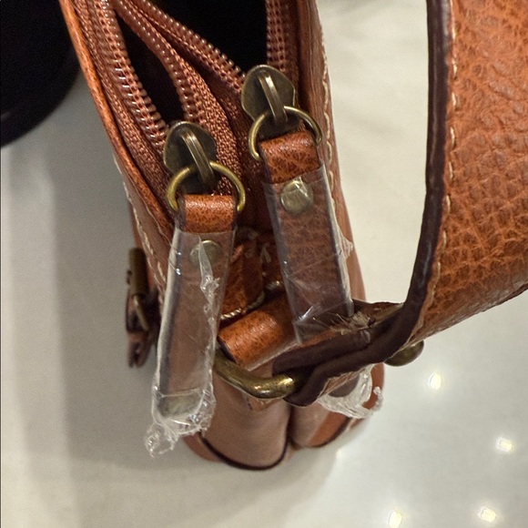 b.o.c. LEATHER CROSSBODY Messenger Bag NWT - Picture 7 of 11